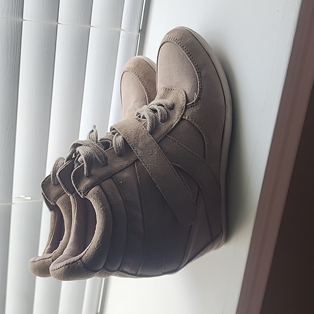 Wedge bootie